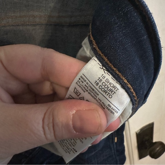 Old Navy | Curvy Dark Wash Denim - Picture 3 of 6